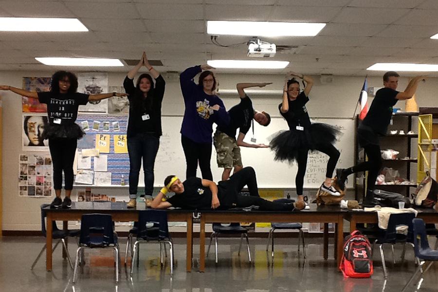Students+in+Ms.+Lovelaces+Art+3%2F4+class+spell+out+TIGERS+to+show+their+spirit+on+the+Blackout+dress-up+day+Sept.+12.+L-R%3A+Dee+Collins%2C+Jennifer+Aguirre%2C+Rachel+Camors%2C+Hunter+Hanson%2C+Mikaela+Taylor%2C+Justin+Lovell.+Front%3A+Matthew+Cavallo