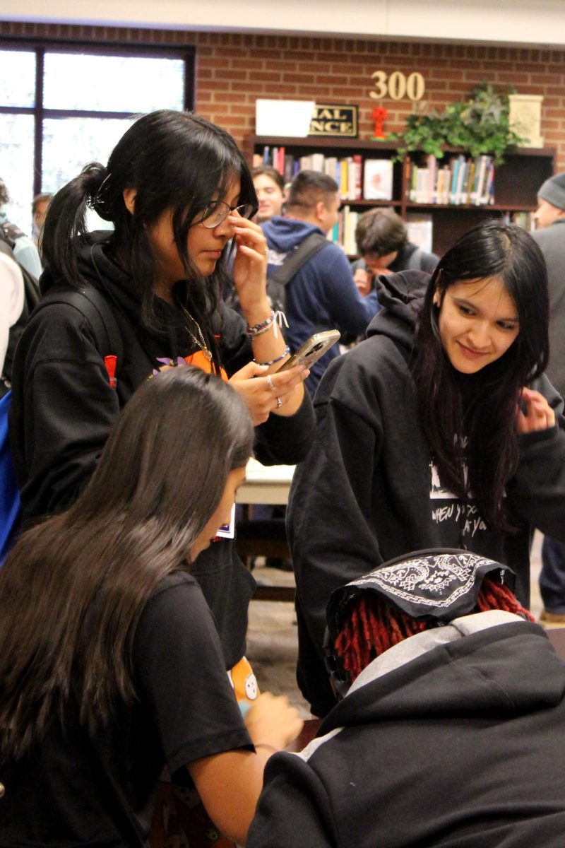 Seniors enjoy candy during Senior Boos